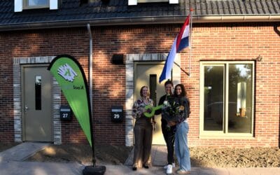 Starters ontvangen sleutel van hun nieuwe woning